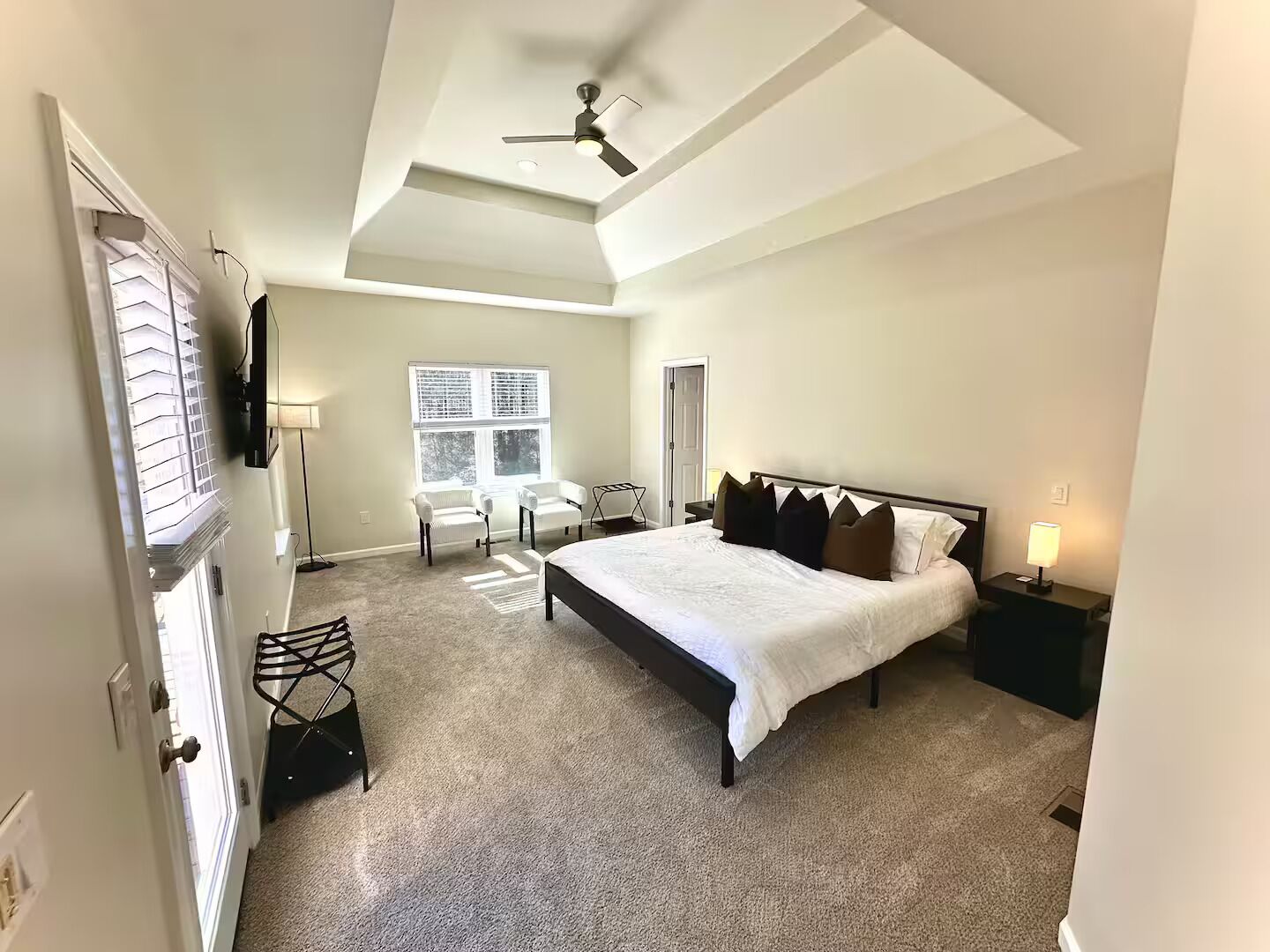 5 bedrooms, desk, iron/ironing board, free WiFi
