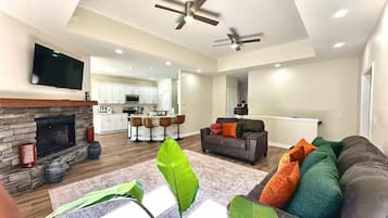 Smart TV, fireplace