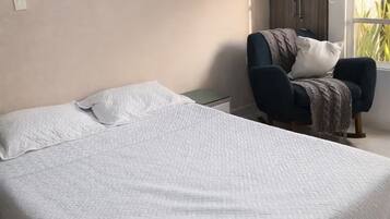 3 bedrooms, iron/ironing board, WiFi, bed sheets