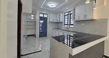 Cozy 2-bedroom bungalow with AC in charming Nairobi