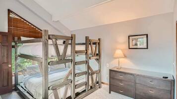3 habitaciones, tabla de planchar con plancha, cuna de viaje y wifi