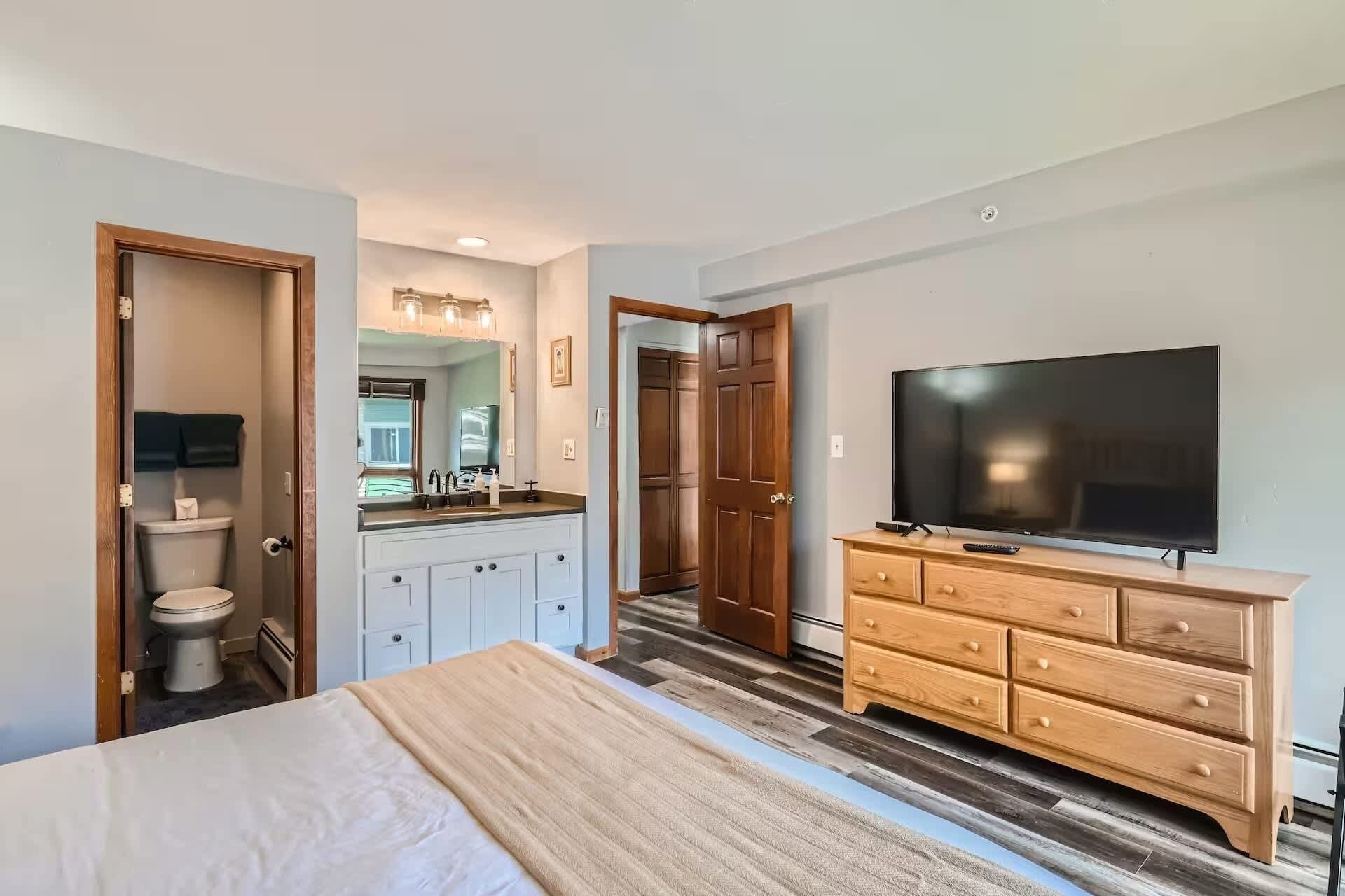 3 bedrooms, iron/ironing board, travel cot, WiFi