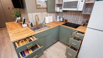 Fridge, microwave, stovetop, coffee/tea maker