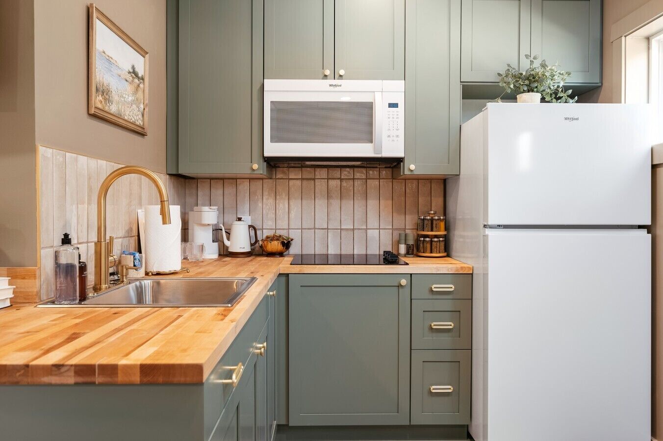 Fridge, microwave, stovetop, coffee/tea maker