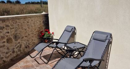 Chalet with barbecue, garden and indoor swimming pool next to the mountains