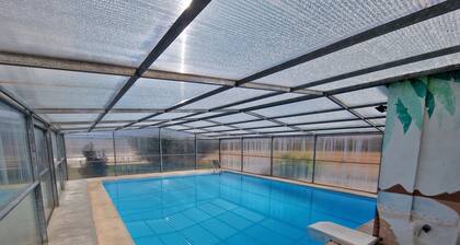 Chalet with barbecue, garden and indoor swimming pool next to the mountains