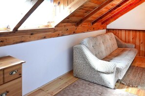 3 habitaciones, muebles diferentes y ropa de cama 