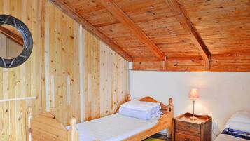 3 habitaciones, muebles diferentes y ropa de cama