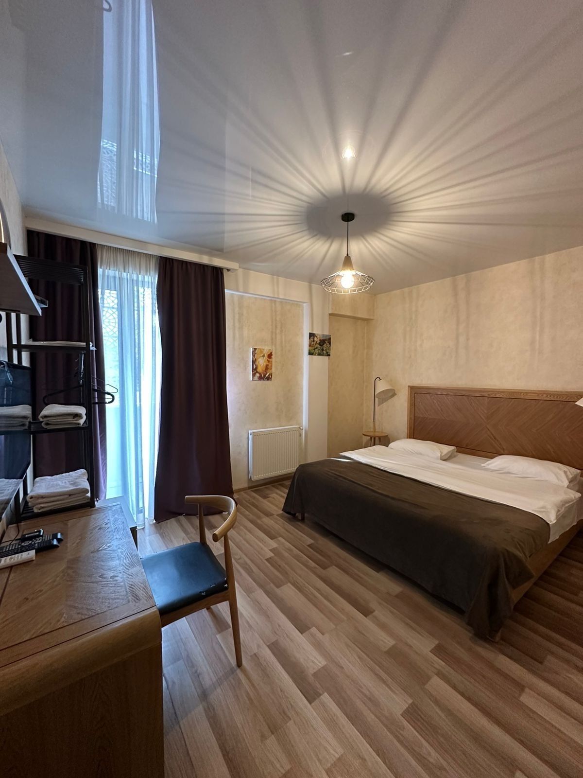 Kamer, 1 twee- of 2 eenpersoonsbedden, terras, uitzicht op de stad