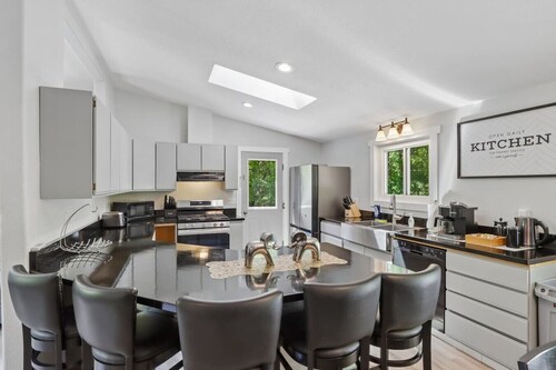 Arbor House - A House for Families & Friends