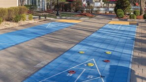 Sports court - Relaxing Branson Getaway with Pools & Spacious 2BR Vacation Suite (Branson)