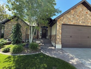 Exterior - Meadowlark Nest CEW1 | Hot Tub | Swim Spa |Game Rm (Huntsville)