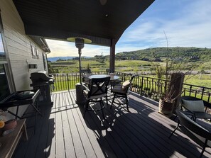 Outdoor dining - Meadowlark Nest CEW1 | Hot Tub | Swim Spa |Game Rm (Huntsville)