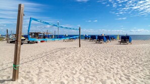 Beach - Pompano Beach Family Getaway with Pools & Spacious 2BR Retreat (Pompano Beach)