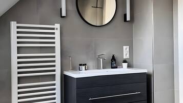 Shower, hair dryer, towels