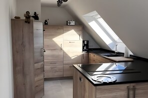 Kühlschrank, Ofen, Herdplatte, Geschirrspüler