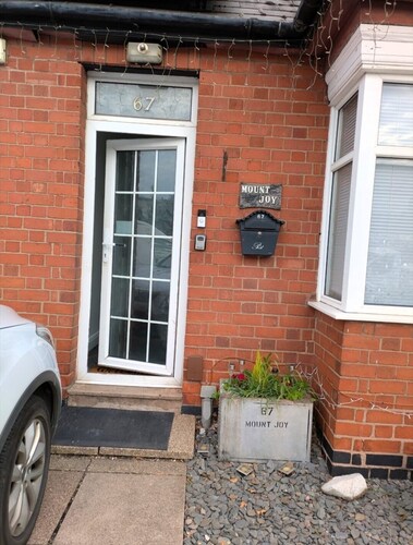Cosy Cottage style Bungalow Close to Leicester City, Abbey Park & The Highcross