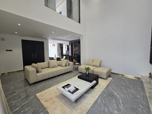 Spacious 4-bedroom townhome with AC in fantastic Nairobi
