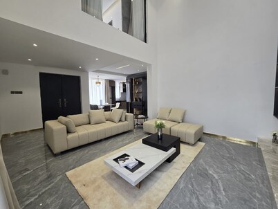 Spacious 4-bedroom townhome with AC in fantastic Nairobi
