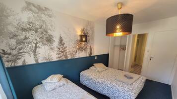 1 bedroom, bed sheets