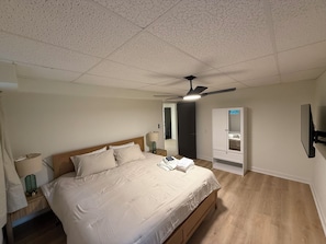 5 bedrooms, iron/ironing board, WiFi, bed sheets - Lakefront 5BR Retreat w/ Private Dock  —Boat Ramp Across Street — Sleeps 10+ (Clarksville)