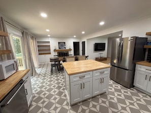 Private kitchen - Lakefront 5BR Retreat w/ Private Dock  —Boat Ramp Across Street — Sleeps 10+ (Clarksville)