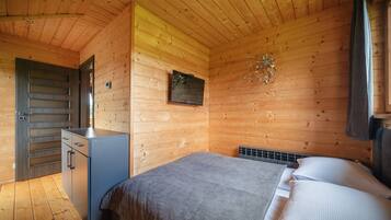 House | 2 bedrooms, individually furnished, bed sheets