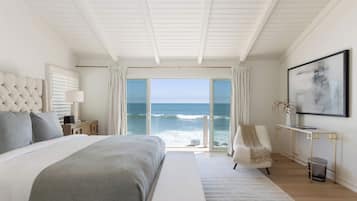 4 bedrooms, desk, iron/ironing board, WiFi