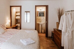 A bedroom with a bed, bedside table, lamp, wardrobe, mirror, and a bathroom with a sink and toilet. - Ready to experience Italy in close proximity, sea, lakes and rivers? (Casciana)