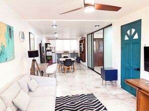 Living area - Charming Loft Steps to the Malecon (Mazatlán)