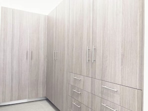 A modern wardrobe with multiple compartments and handles. - Centrica Suite A con Alberca en Mazatlán (Mazatlán)
