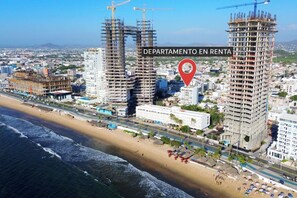 Beach - Beautiful apartment steps from the beach (Mazatlan)