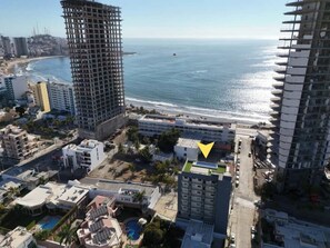 Exterior - Moderno depa a 1 cuadra de la playa + rooftop view (Mazatlan)