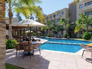 Pool - Poolfront Apartment Steps from Playa Cerritos (Mazatlán)