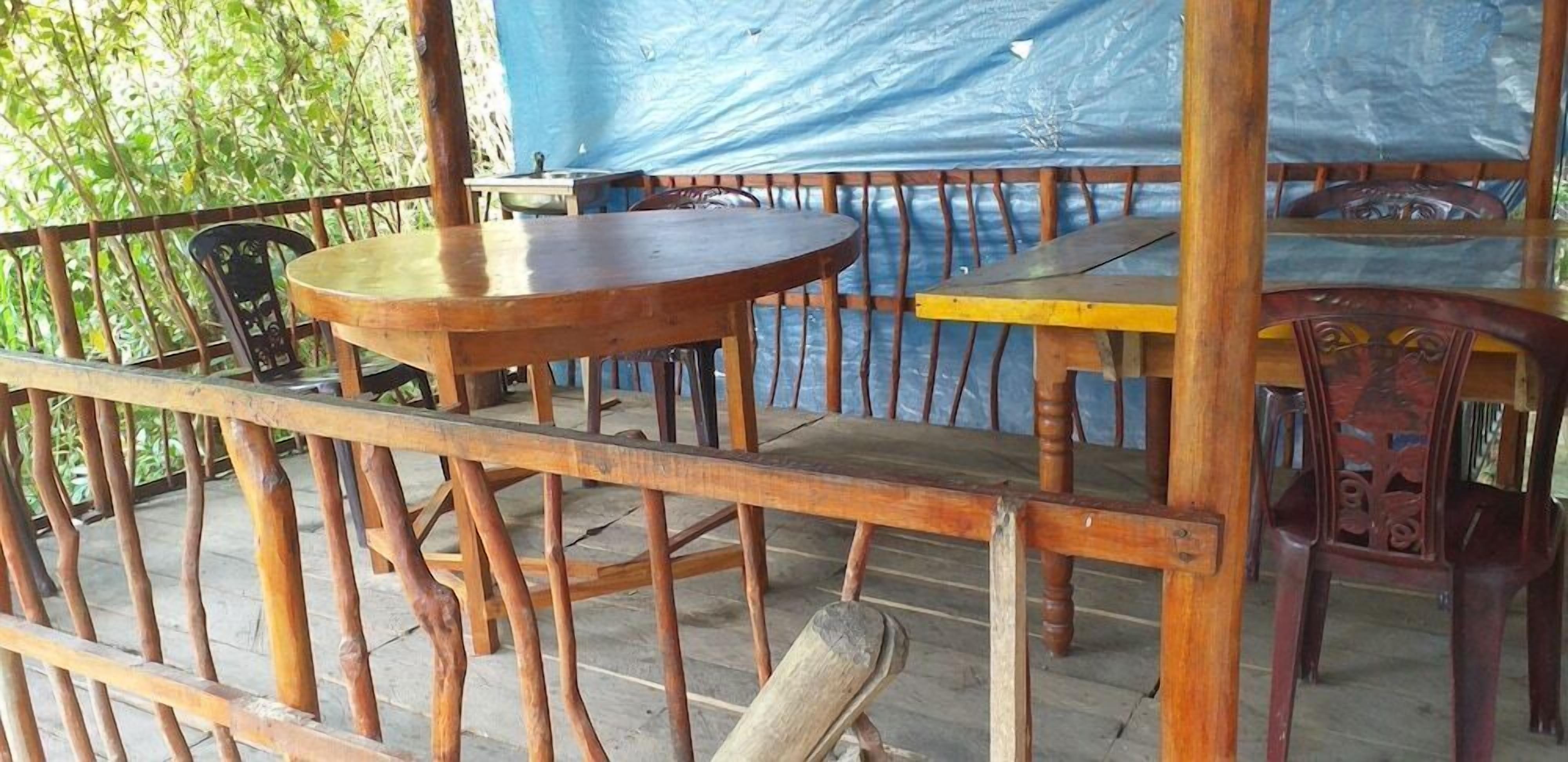 Tempat makan luar
