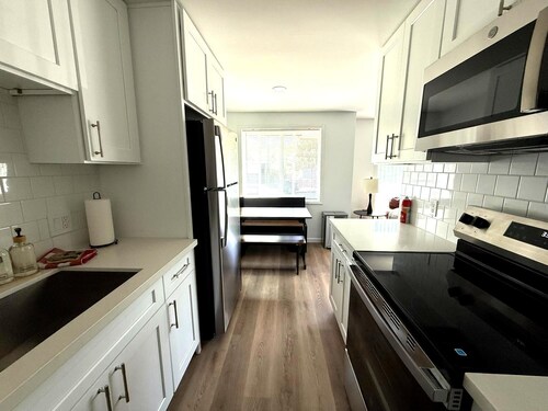 Modern 2BR Retreat near Light Rail, Seward Park 52