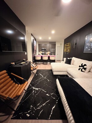 Living area - Sophisticated 1BR Getaway King Suite + Luxe Lounge (The Woodlands)