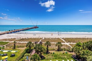 Beach - Charming 1-bedroom oceanfront condo with king bed in walkable Myrtle Beach (Myrtle Beach)
