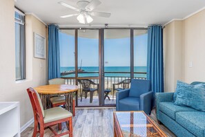 Living area - Charming 1-bedroom oceanfront condo with king bed in walkable Myrtle Beach (Myrtle Beach)