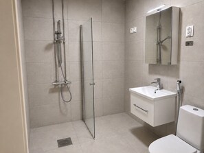 Deluxe Studio, Courtyard View | Bathroom - Nordstay Turku (Turku)