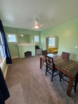 Dining - Alma’s Garden Inn – Grand Executive Suite 2BR King & Queen (Detroit)