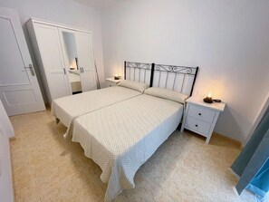 Room - Renovated apartment very close to the sea (Los Cristianos)