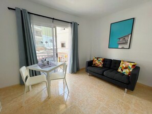 Living area - Renovated apartment very close to the sea (Los Cristianos)
