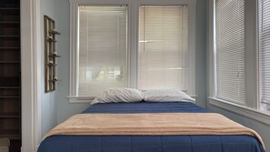 3 bedrooms, WiFi (free), bed sheets
