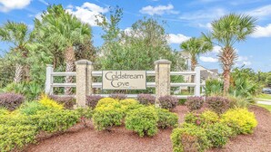 A gated entrance with a sign reading 'Coldstream Cove Of Prince Creek.' - Tee Time Townhouse-Pool, Garage, close to TPC (Murrells Inlet)