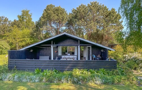 2 bedroom awesome home in Sjællands Odde