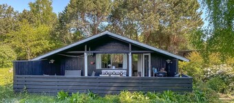 2 bedroom awesome home in Sjællands Odde