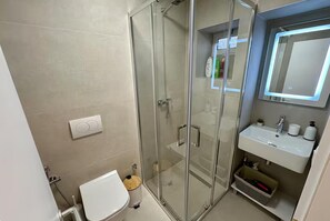 Bathroom - Dajti National Park House, Sleeps 7 With Aircon (Tirana)