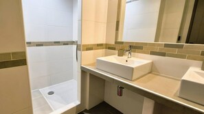 A bathroom with a shower, two sinks, and a mirror. - Pinarello Apartment. Sleeps 4, swimming pool, 500 m from the beach. (STE LUCIE DE PORTO VECCHIO)