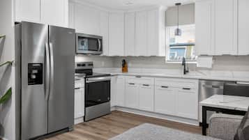 Coffee/tea maker, fridge, microwave, oven
